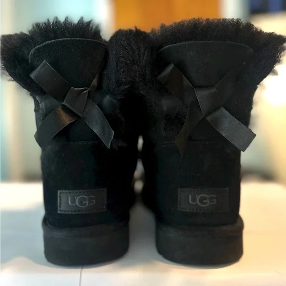 UGG - Mini Bailey Bow II - Black - Size 8 - Picture 1 of 8